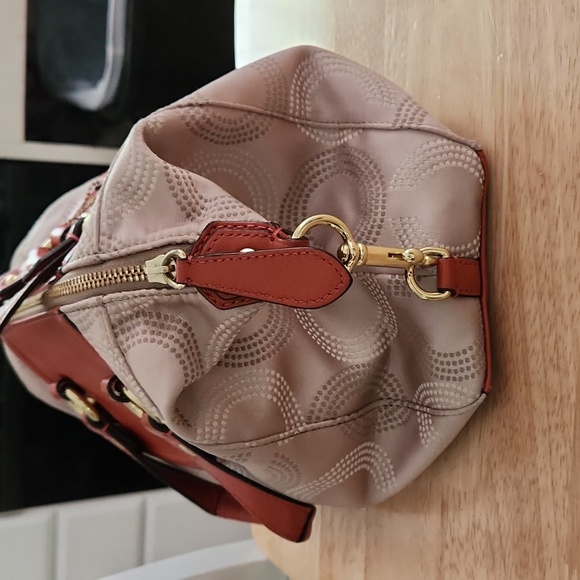 Coach 2 way tote to shoulderbag - Picture 2 of 7